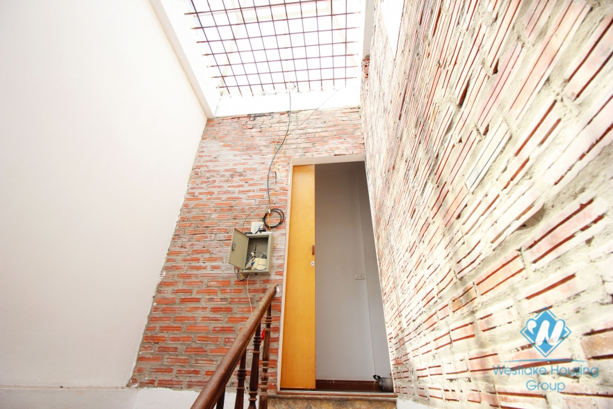 Nice and cheap apartment for rent near Van Mieu, Ba Dinh, Hanoi