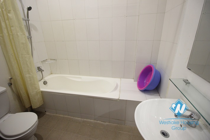 Cheap two bedrooms apartment for rent in Dong Da district, Ha Noi