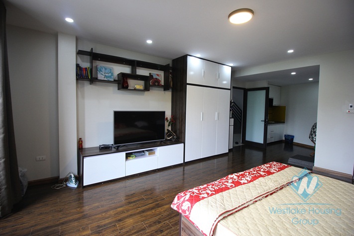 Spacious, good natural light studio for rent in Doi Can alley, Ba Dinh, Hanoi