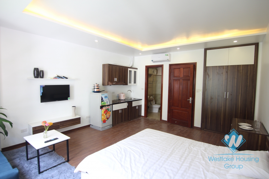 Studio with more natural light for rent in Cau Giay district.