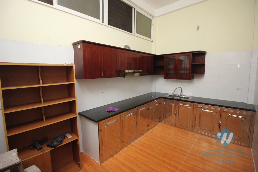 House with 5 bedrooms for rent in Ba Dinh District, Ha Noi 
