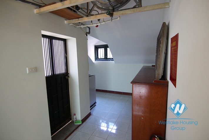Garden house with car parking for rent in Tay Ho area 