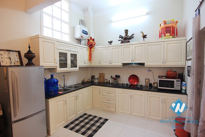 02 bedrooms house with courty yard for rent in Tay Ho area