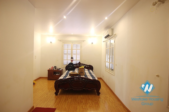 Four bedrooms house for rent in Dang Thai Mai street, Tay Ho district, Ha Noi