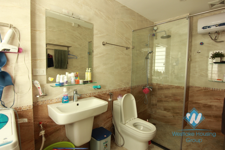 Bright and clean one bedroom for rent in Lang Ha street, Dong Da district, Ha Noi