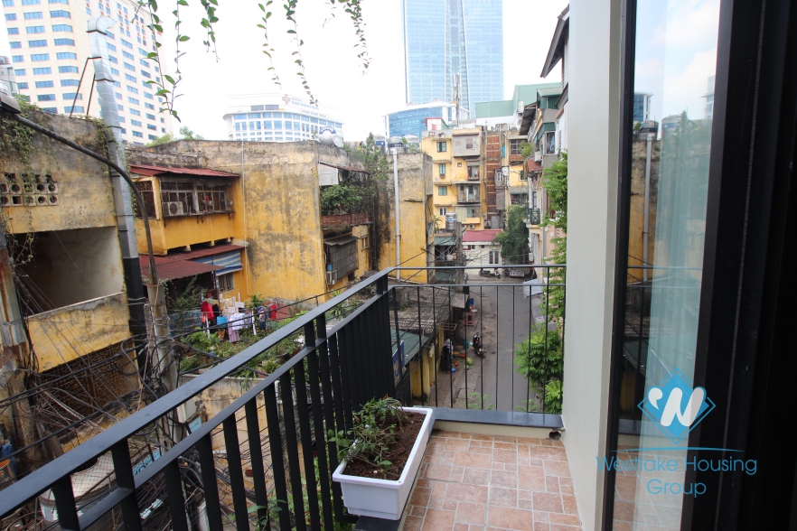 Mordern apartment for rent on Nguyen Chi Thanh Street, Ba Dinh District, Ha Noi