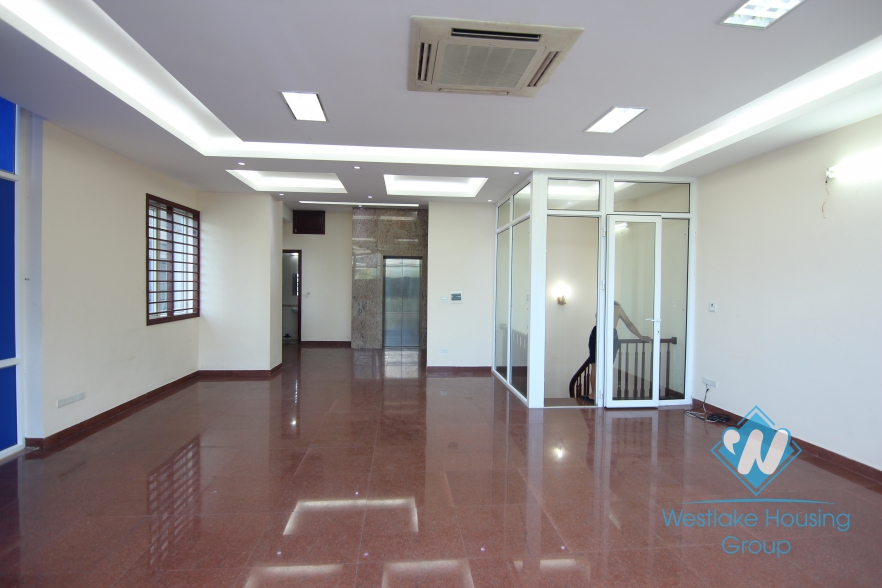 A large office for rent in Dong Da,Hanoi.