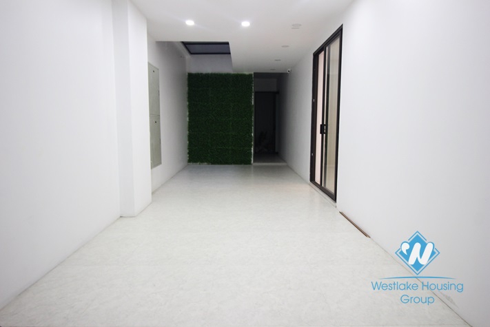 An official for rent in Lac Long Quan st, Tay Ho district, Hanoi