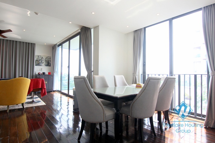 Lakeview super modern apartment for rent on Xuan Dieu, Tay Ho