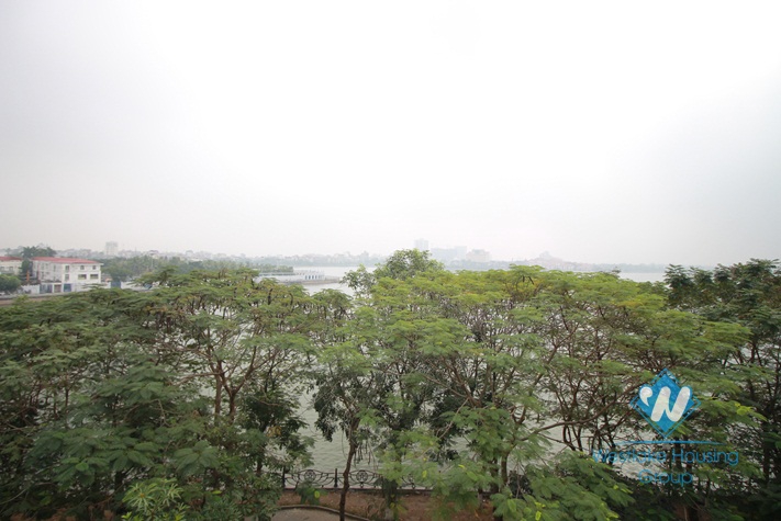 Lake view apartment for rent in Tay Ho, Ha Noi