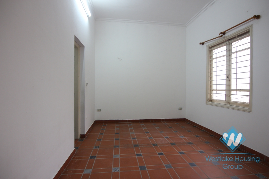 Unfurnished house for rent in Tay Ho district, Ha Noi