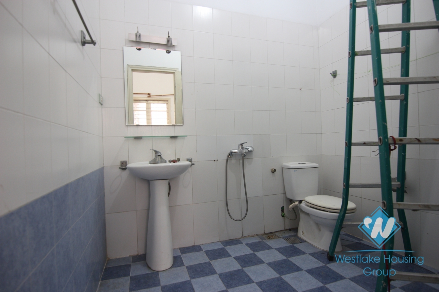 Unfurnished house for rent in Tay Ho district, Ha Noi