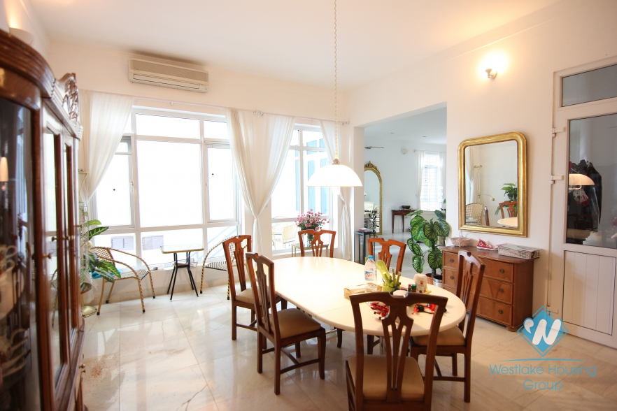 Stunning house on the lake for rent in Tay Ho, Hanoi 