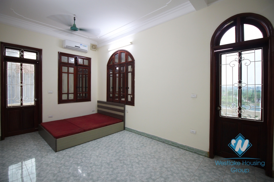 Big house for rent in Au Co street, Tay Ho, Ha Noi