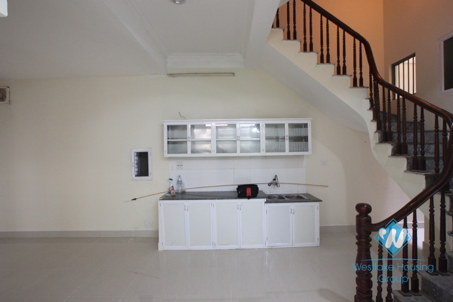  3 bedroom house for rent on Dang Thai Mai Street, Tay Ho, Ha Noi - unfurnished