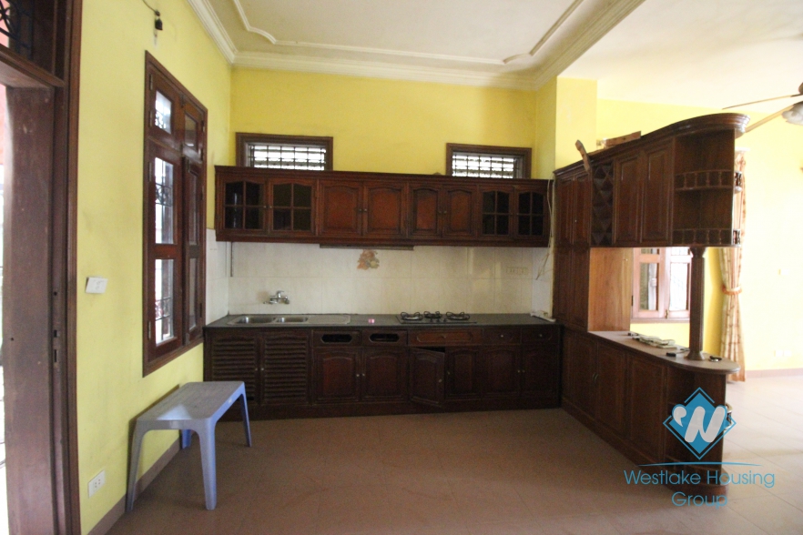 Unfirnished house with cheap price for rent in Tay Ho, Hanoi