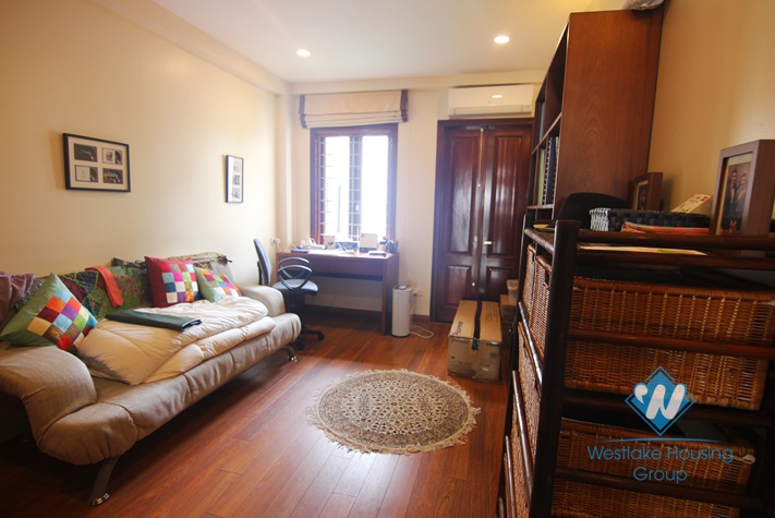 Lakeview three bedrooms apartment for rent in Tay Ho district, Hanoi