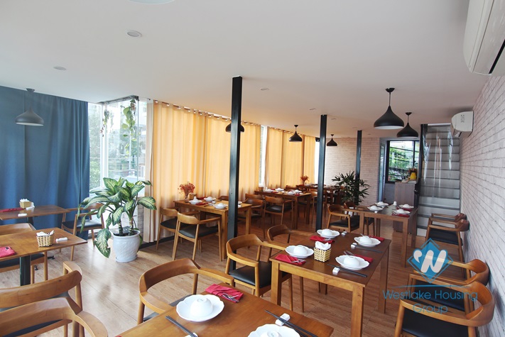 Lakeview house for rent to make restaurant in Xuan Dieu st, Tay Ho district.