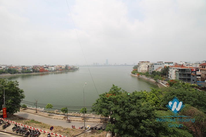 Modern, lake-view apartment for rent in Xuan Dieu street