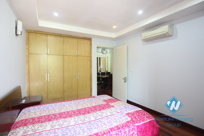 A lakeside 2 bedroom apartment for rent in Yen Phu village