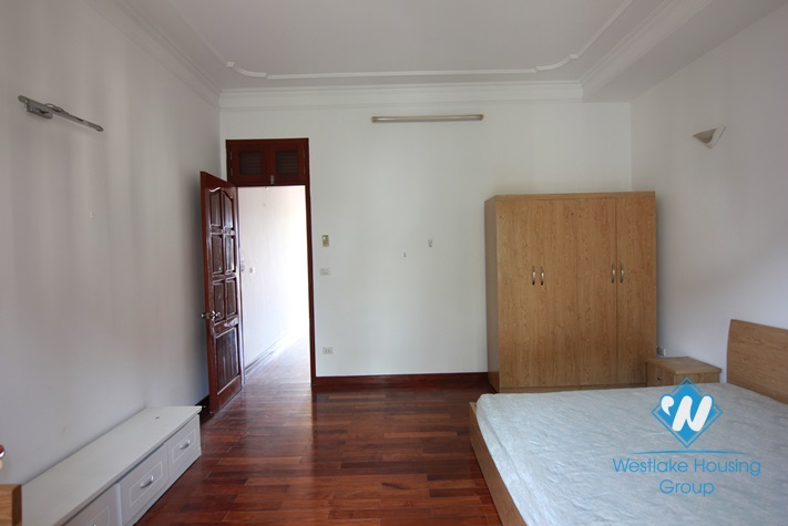 Small house with lake view available for rent on Au Co street, Tay Ho, Hanoi, fully furnished.