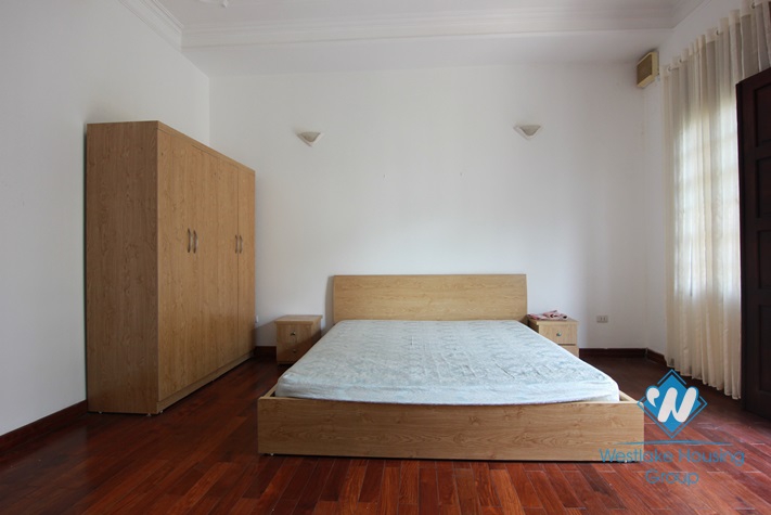 Small house with lake view available for rent on Au Co street, Tay Ho, Hanoi, fully furnished.