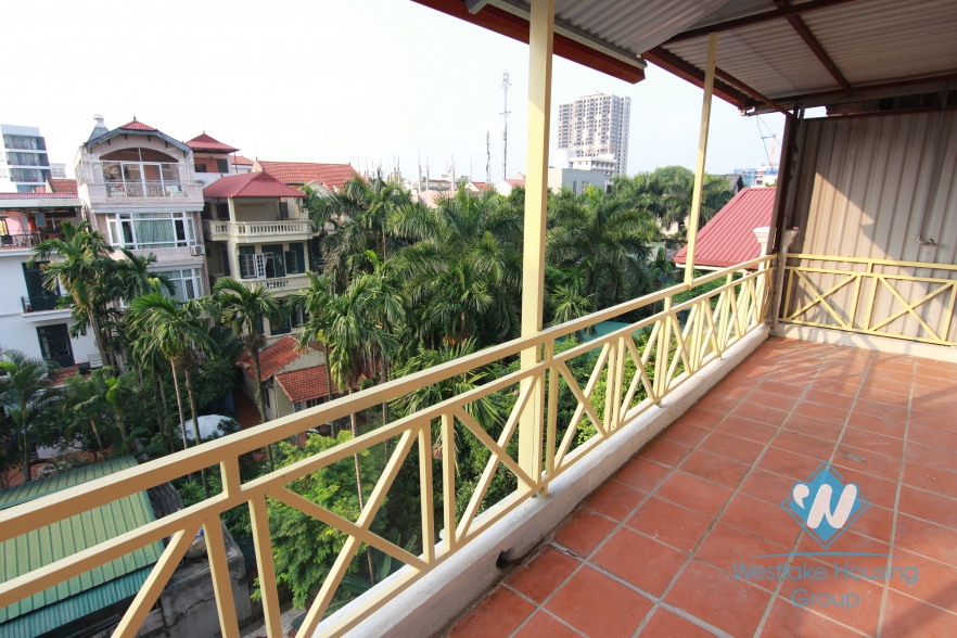 A house with lots of rooms for rent in Tay Ho