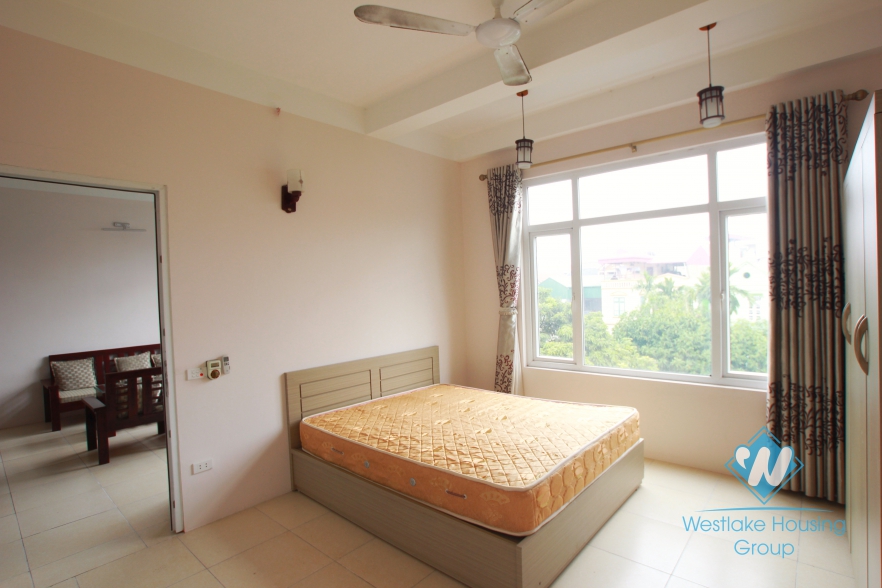 Beautiful and cheap apartment for rent in Xuan Dieu street, Tay ho, Hanoi