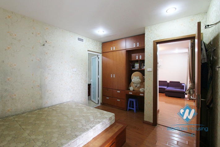 A cozy 2 bedroom apartment for rent on De La Thanh, Dong Da