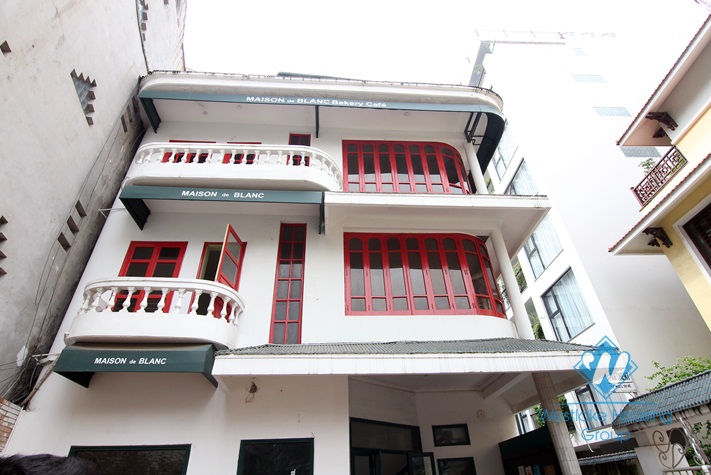 A beautiful restaurant for rent in Tay Ho, Ha noi