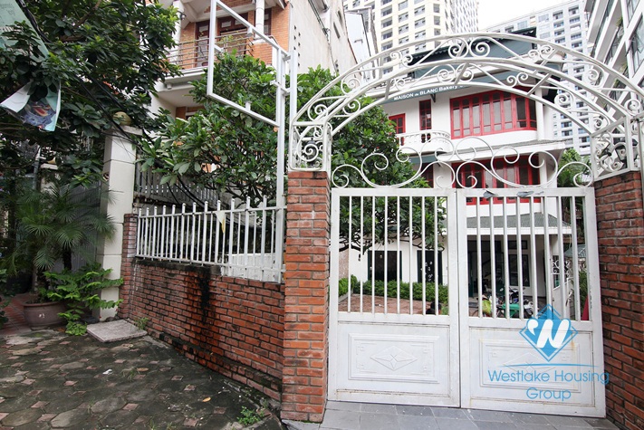 A beautiful restaurant for rent in Tay Ho, Ha noi
