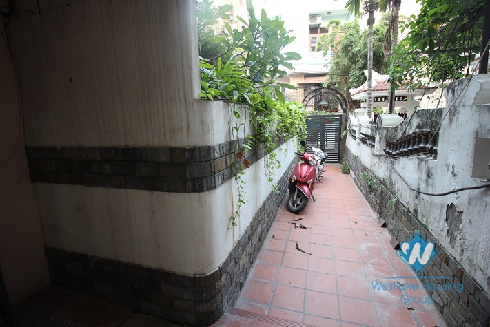 Nice and cheap house for rent in Tay Ho, Hanoi 