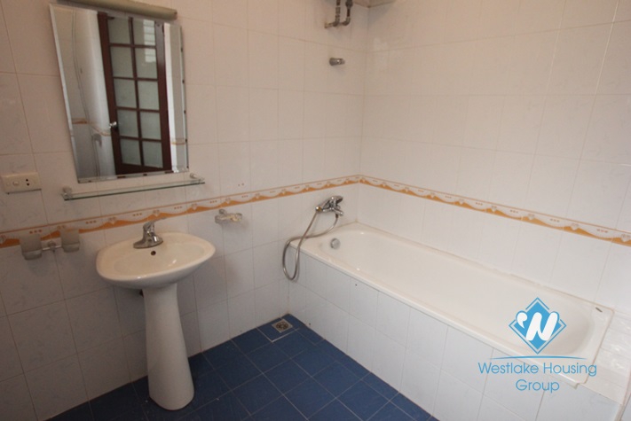 Cosy house for rent with cheap price in Nghi Tam, Westlake Tay Ho ,Hanoi