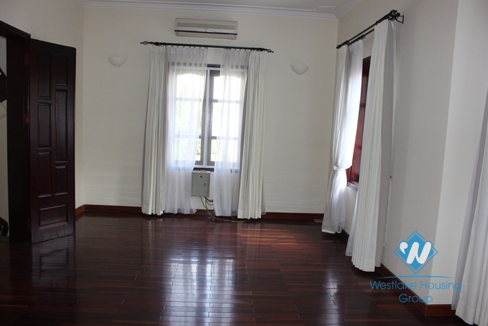 unfurnished house for lease in Au Co street
