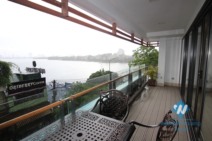 Nice and bright apartment for rent in Xuan dieu st, Tay Ho district 