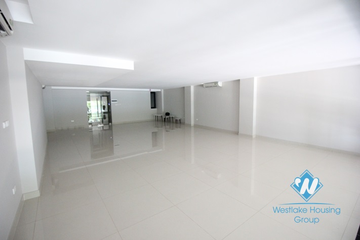 An office for rent at Xuan Dieu street, Tay Ho district, Ha Noi