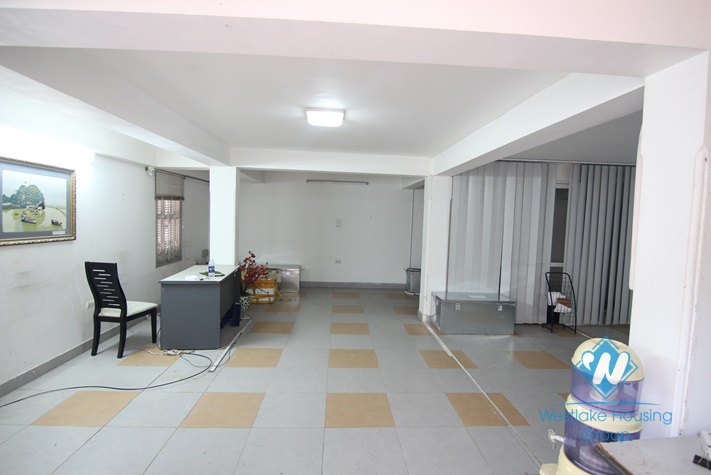 Office for rent in Tay Ho district. 200 sqm