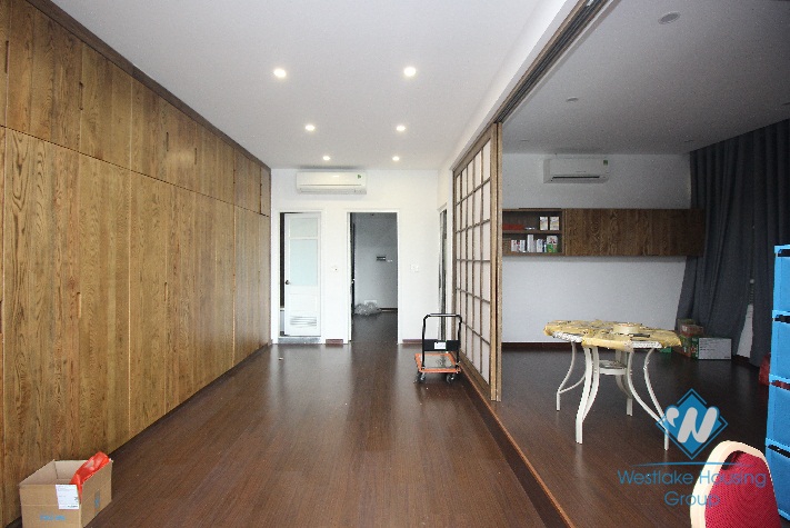 Good Studio with lakeview for rent in Hai Ba Trung area.