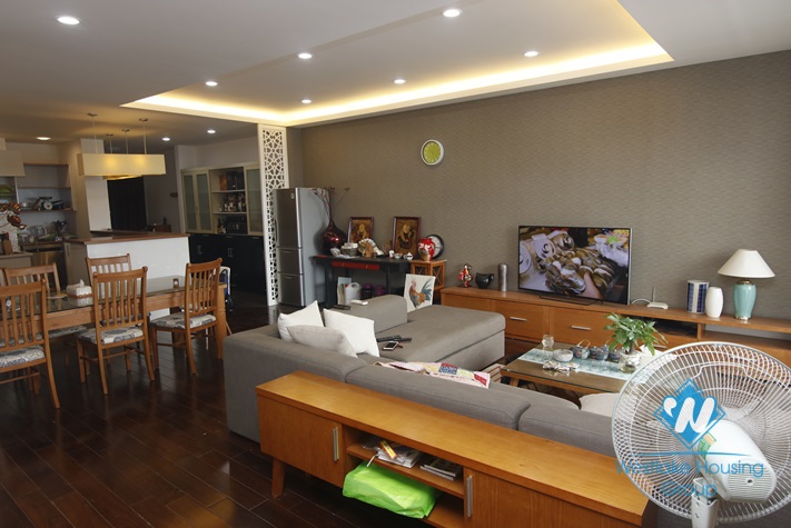 Lake view 02 bedrooms for rent in Thuy Khue st, Tay Ho district 