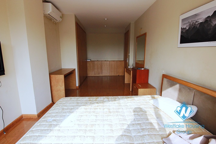 Cheap 2 bedrooms apartment for rent in Au Co st, Tay Ho, Ha Noi.