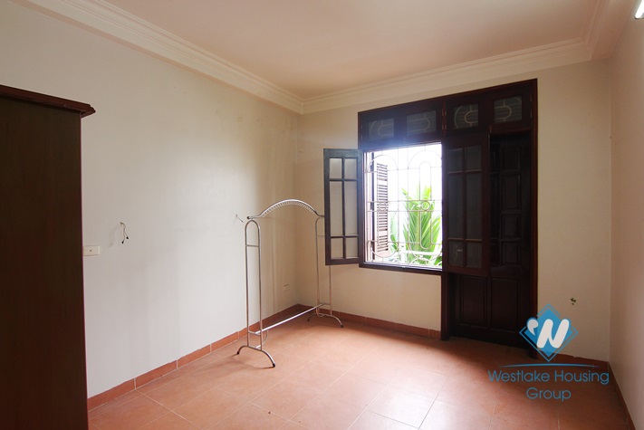 Cheap 4 bedrooms house with big yard for rent in Tay Ho district, Hanoi.
