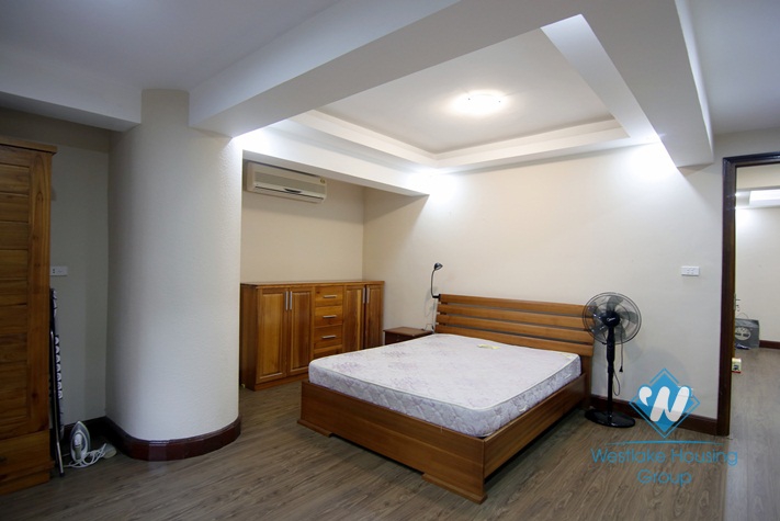 A delightful 2 bedroom apartment for rent on Yen Phu street