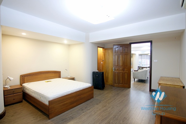 A delightful 2 bedroom apartment for rent on Yen Phu street