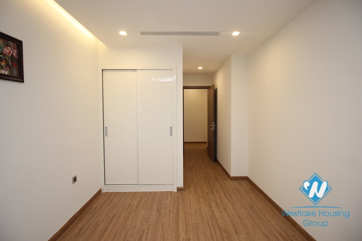 Brand new apartment for rent in Vinhome Metropolis, Ba Dinh District 