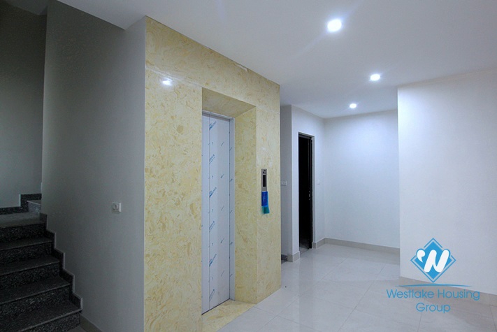 100 sqm - Nice location and brand new office for rent 