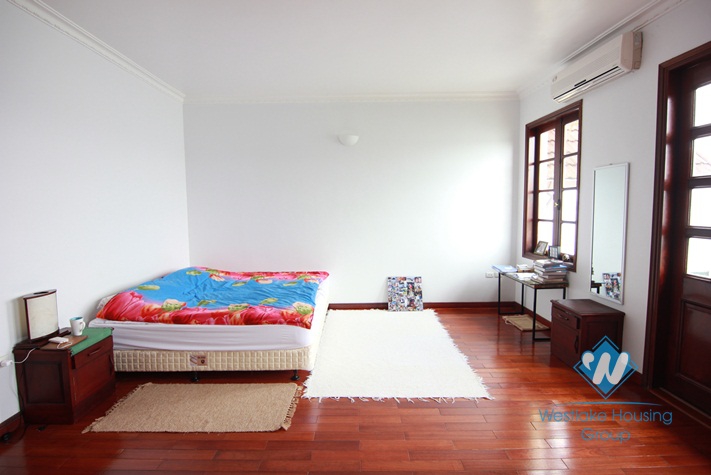 Gorgeous water-viewed house for rent in Tay Ho, Hanoi