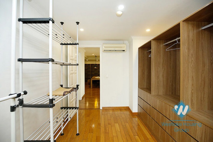 A reasonable price 4 bedroom apartment in Ciputra for rent