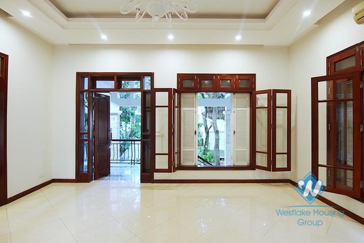 A massive villa for rent on Au Co street, Tay Ho District