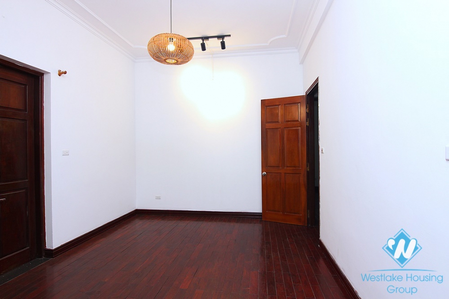 Spacious car accessible villa for rent in Tay Ho, Hanoi 