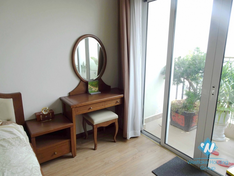 Highfloor Red River view 3 bedrooms apartment for rent in Hai Ba Trung, Hanoi 
